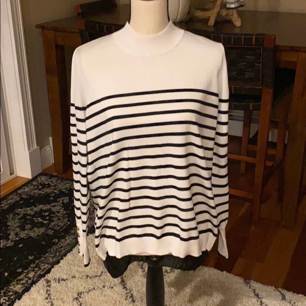Xoxo black/white high-low mock sweater-never worn